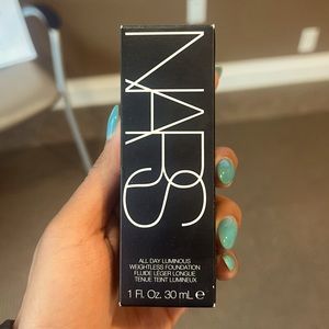 NARS All Day Luminous Weightless Foundation - Med/Dark 1- Syracuse